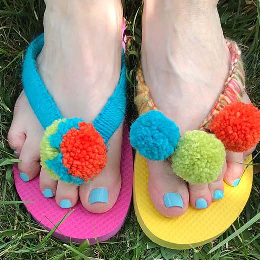 Flipflops with pompoms by Betz White
