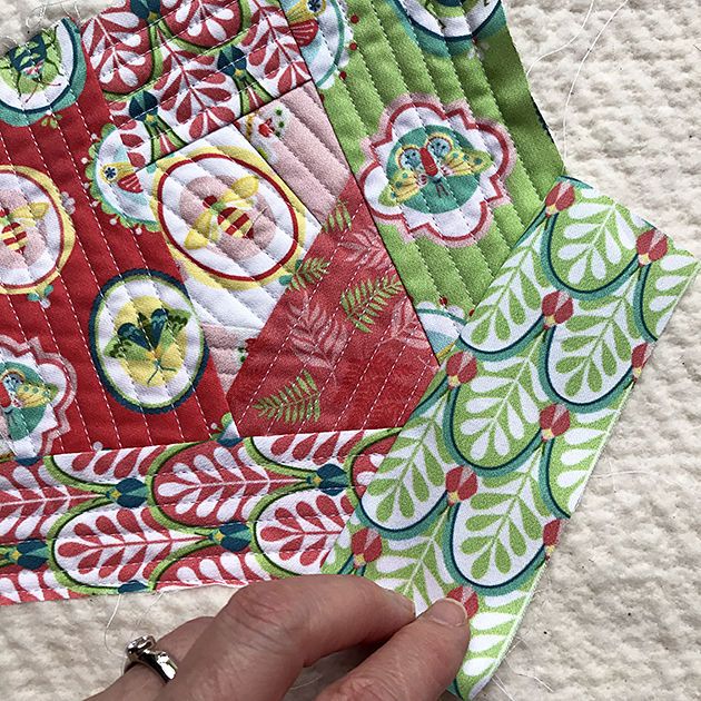 Entomologie fabric mug rug tutorial by Betz White - quilt
