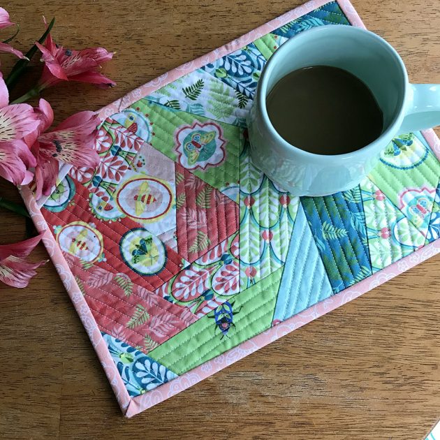 Entomologie Fabric mug rug tutorial by Betz White - finished2