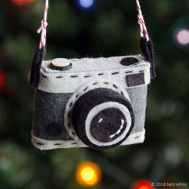 betz-white-camera-ornament-