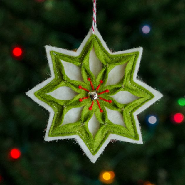 Betz White ornament pattern snow-star-green