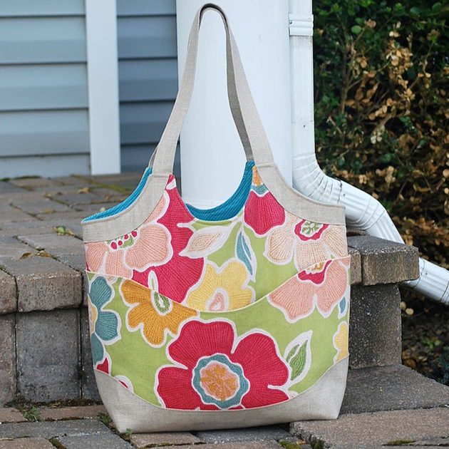 Smile and Wave Tote Bag: New Pattern! - Betz White