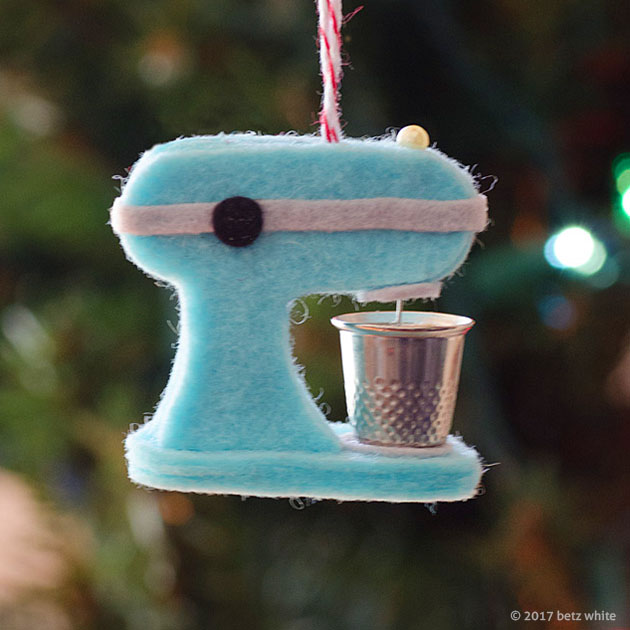 Betz-White-Holiday-Mixer-Ornament-aqua
